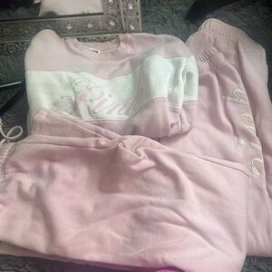 ⭐️VS PINK Pink and White Sweatshirt, Jogger Sweats and Sweatpants Set‎
